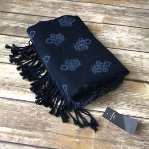 A&F • BLANKET SCARF